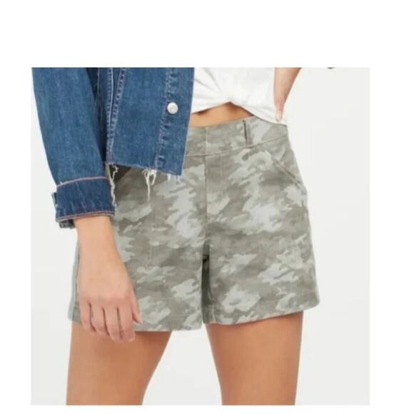 Spanx Women’s Camo Grey Twill Short / Size-Medium - Picture 8 of 8